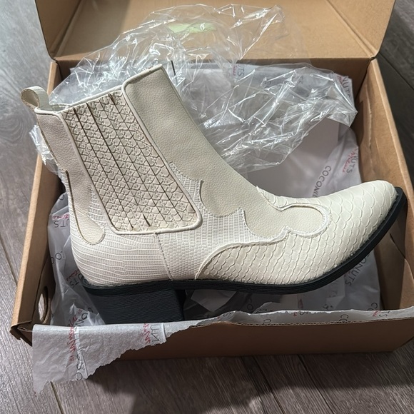 NIB free people Coconuts by Matisse
Cavalier Western Bootie 7.5 - Picture 4 of 6